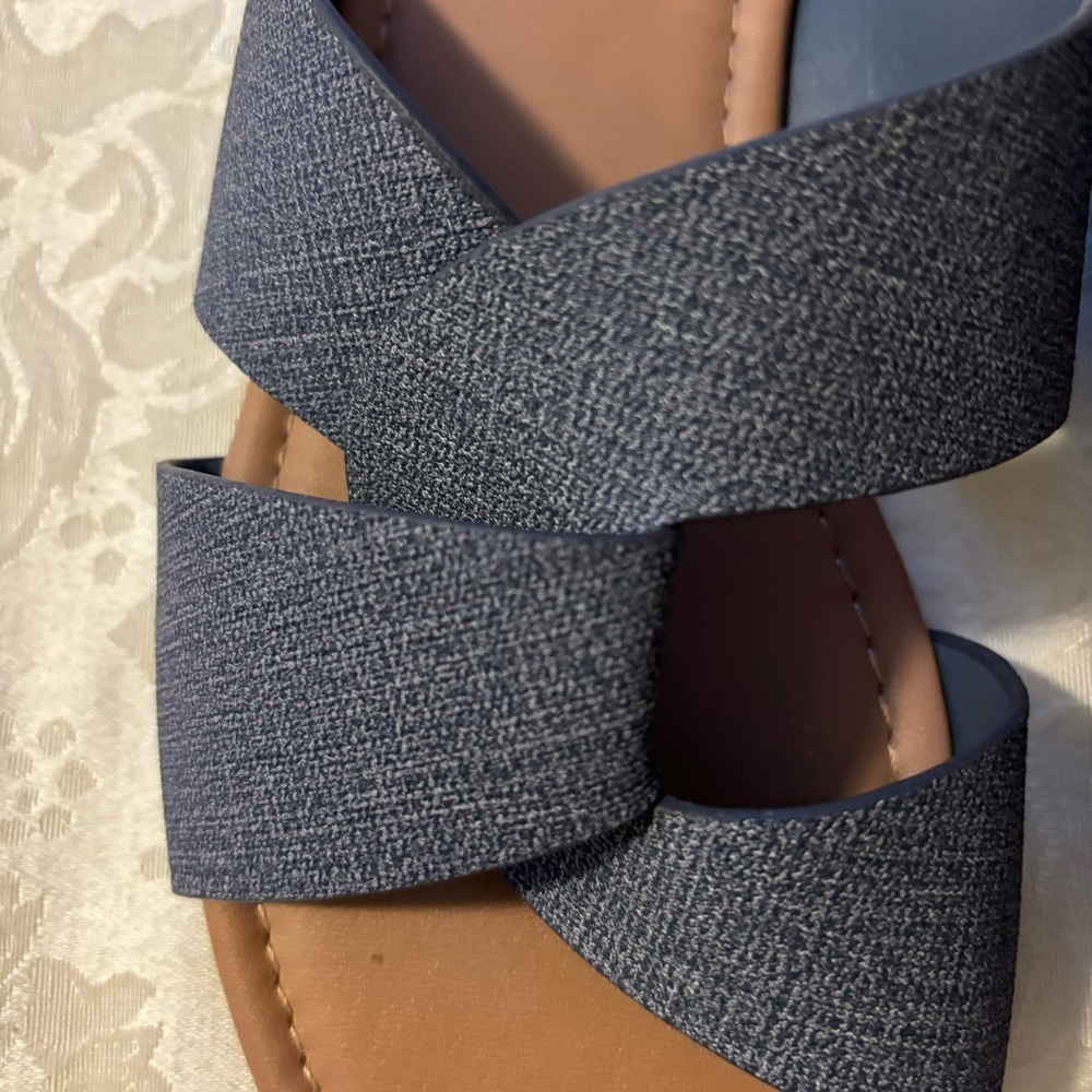 ❤️2/$15 or 3/$21❤️ Old Navy Faux Leather Link Strap Slip-on Sandals, Size 9 - Picture 4 of 10